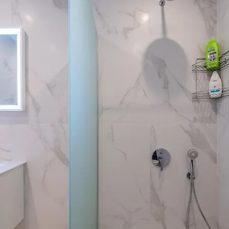 아파트 Elegant Deluxe 2 Bedroom By Flat Mаnager 소피아