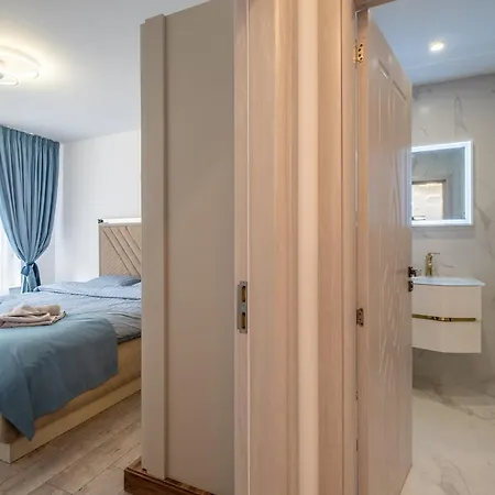 Апартаменты Elegant Deluxe 2 Bedroom By Flat Mаnager