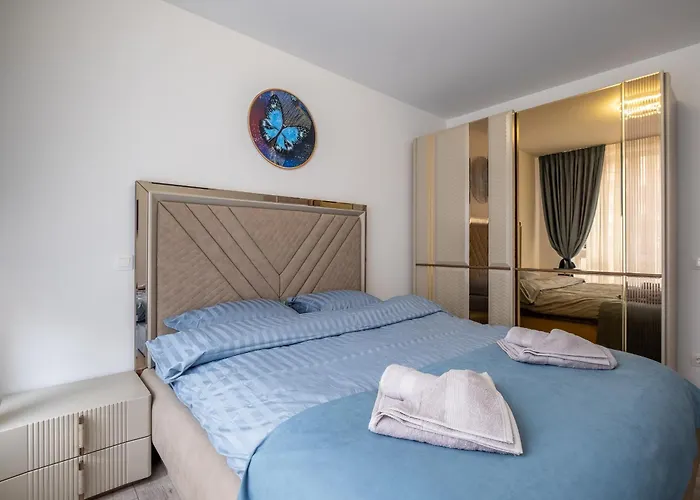 Elegant Deluxe 2 Bedroom *