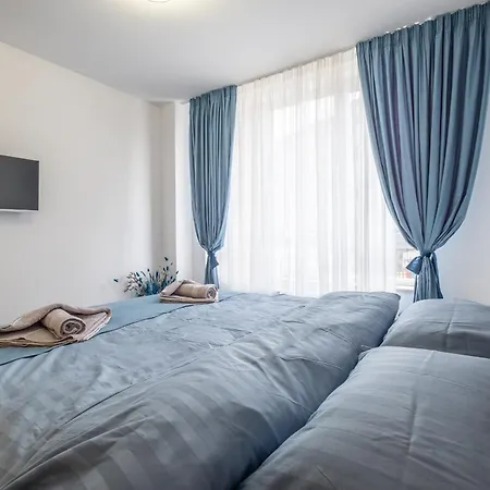 Апартаменты Elegant Deluxe 2 Bedroom *